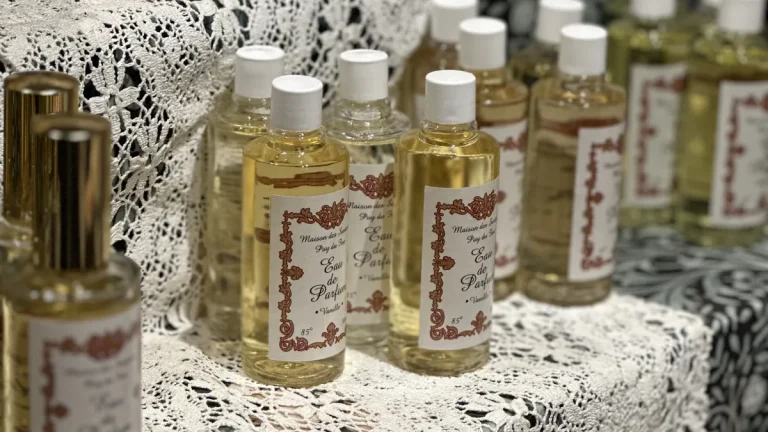 Produits artisanaux dans une boutique du parc