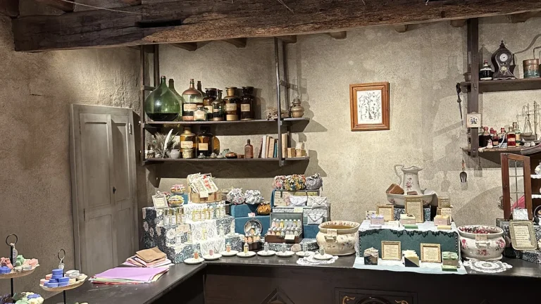 Boutique artisanale dans un village du parc