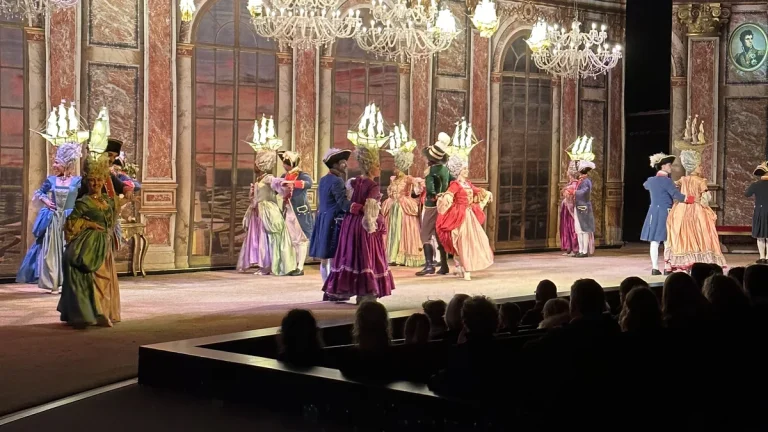 Décor de théâtre pour Le Mousquetaire de Richelieu